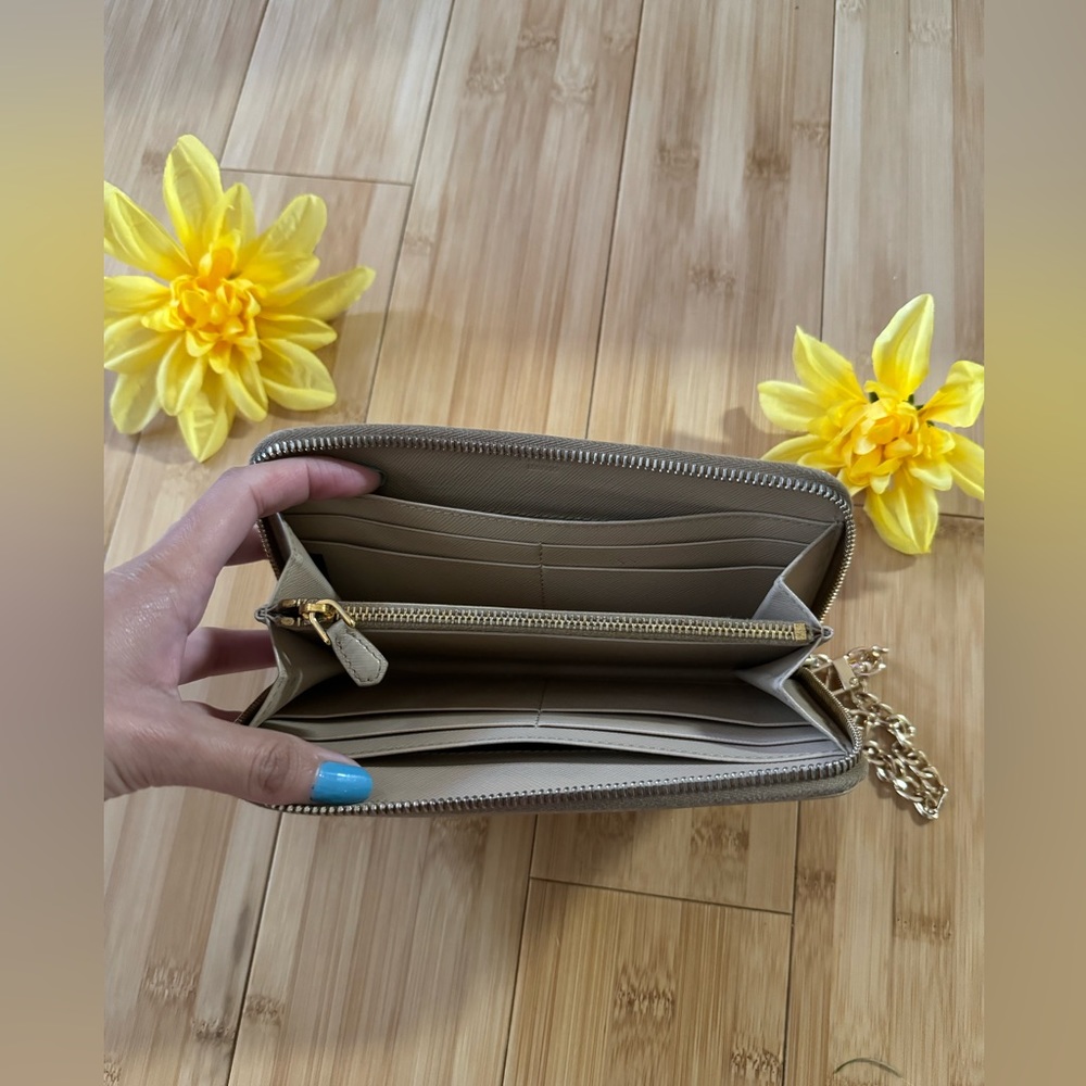 Prada zippy wallet - Picture 2 of 5